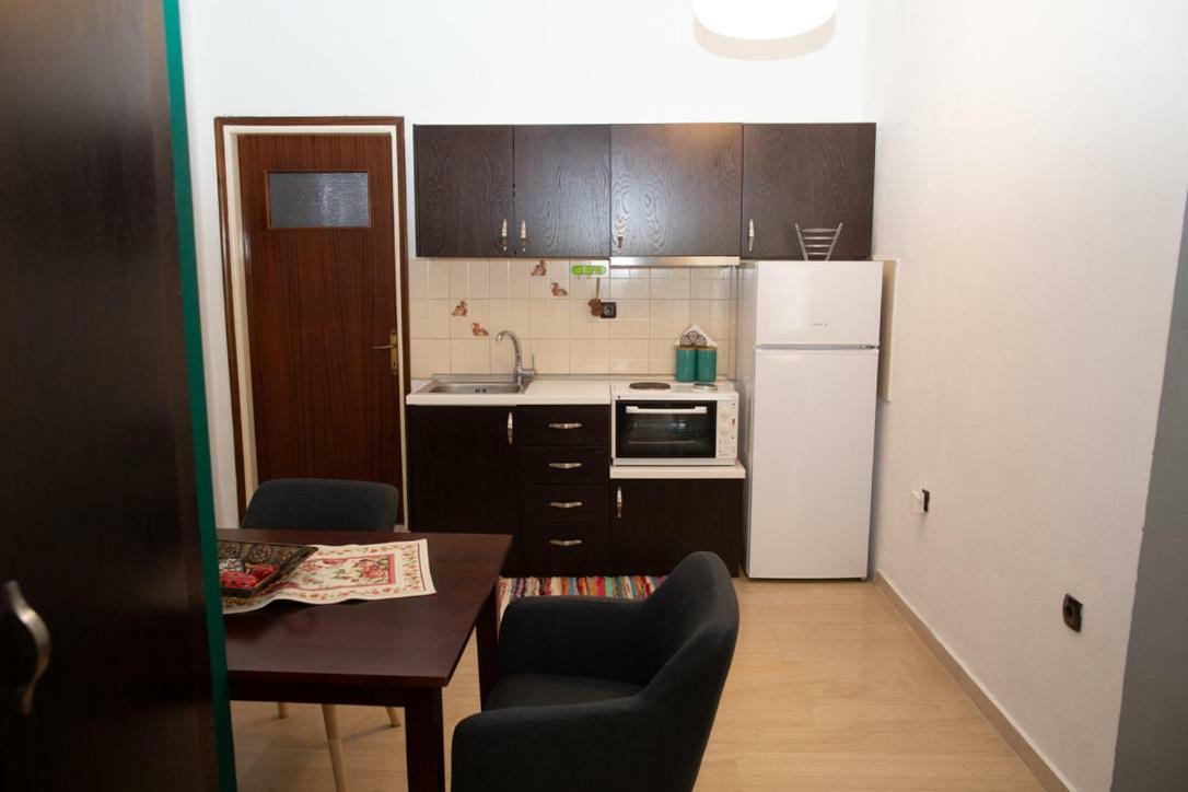Cosy Downtown Studio - Suite Komotiní Exterior foto